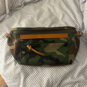 Parker Thatch Cross Your Heart Camo Sling